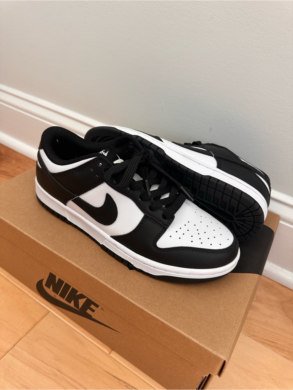 Nike Dunks Size 7M/8.5W - Black + White (Pandas)